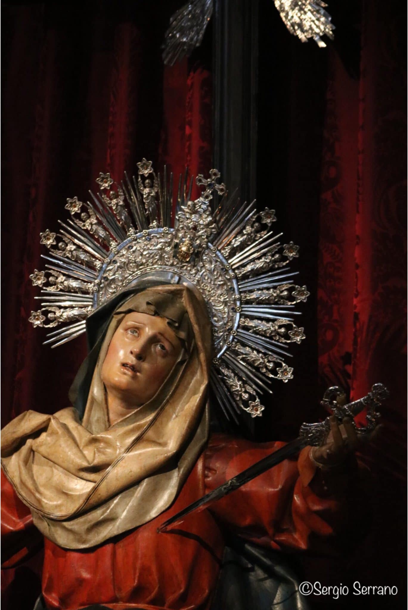 Semana Santa en Valladolid - Procesión de regla cofradía de la Santa Vera Cruz